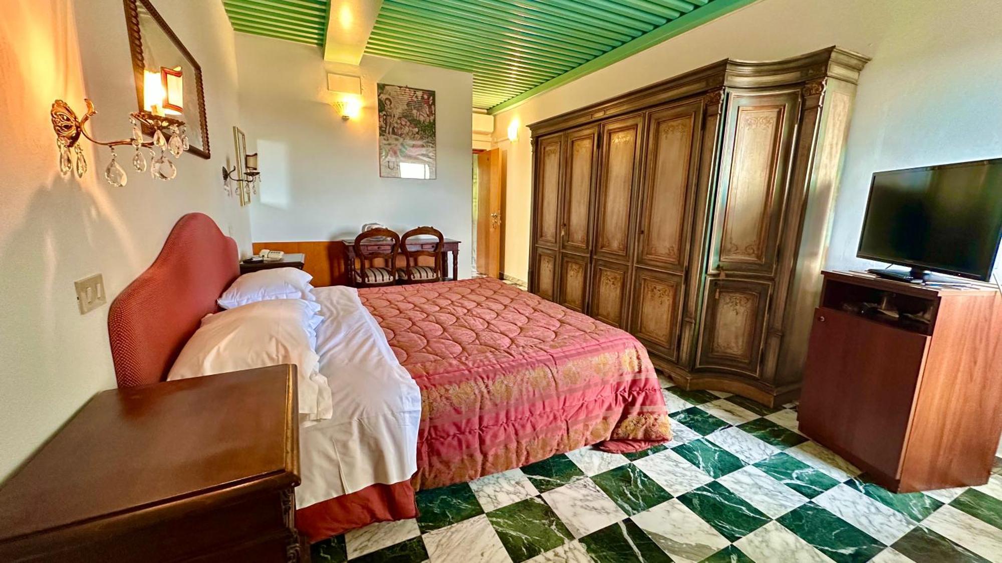 Albergo Hotel Raffaello Urbino Eksteriør billede