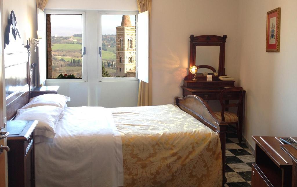 Albergo Hotel Raffaello Urbino Værelse billede