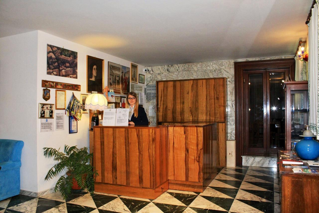 Albergo Hotel Raffaello Urbino Eksteriør billede