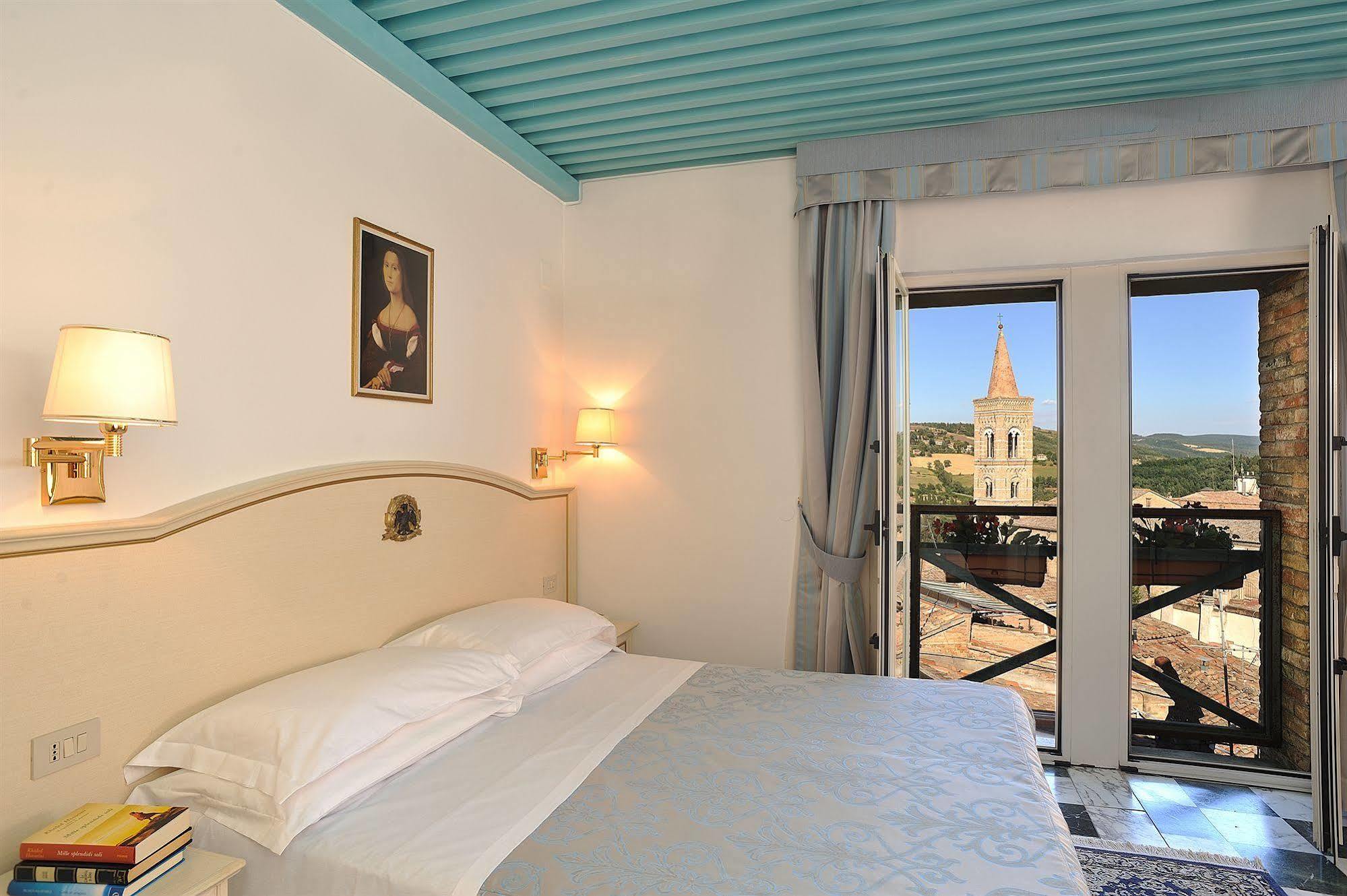 Albergo Hotel Raffaello Urbino Eksteriør billede