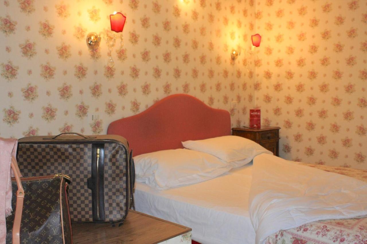 Albergo Hotel Raffaello Urbino Eksteriør billede